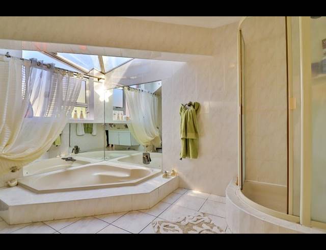 4 BEDROOM HOUSE FOR SALE IN PLATTEKLOOF